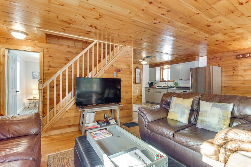 Living Room | Smart TV | Free WiFi