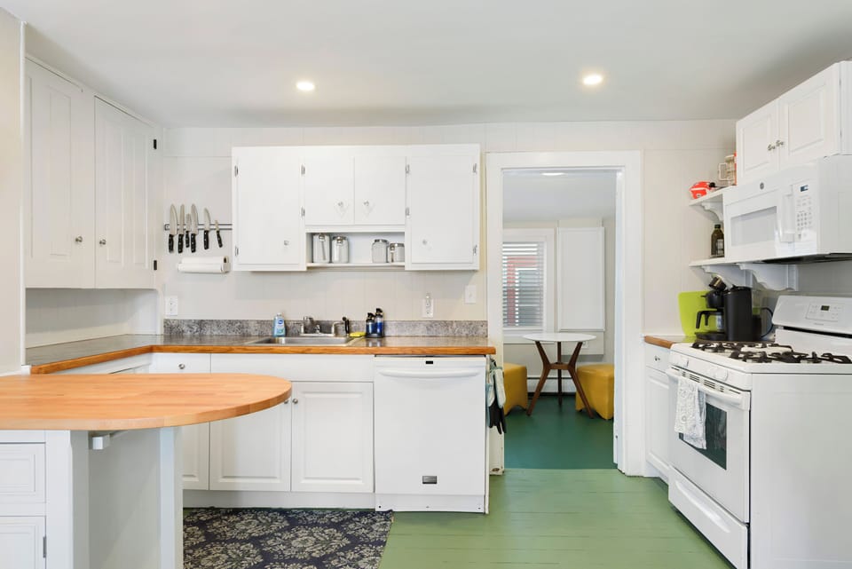 large eat in kitchen, coffee pot and keurig combo, dishwasher, fully stocked