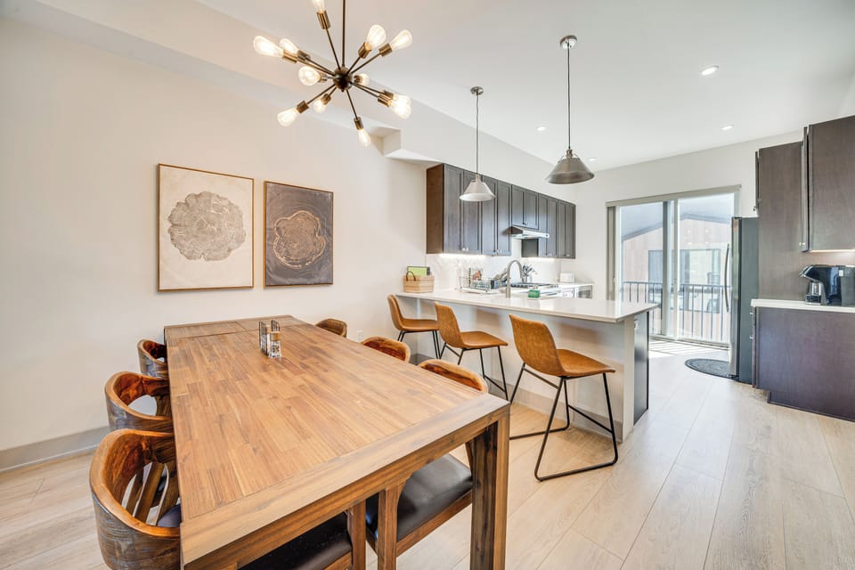 Dining Area | Dishware & Flatware Provided