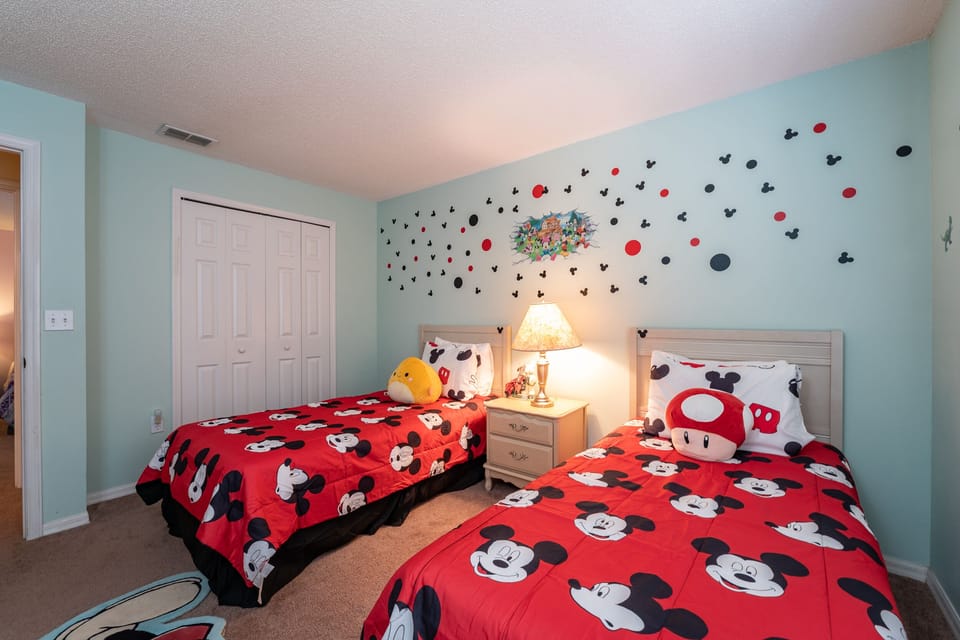 Bedroom 4 with light theming