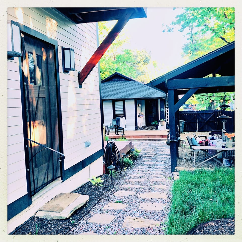 The entrance to the guesthouse 