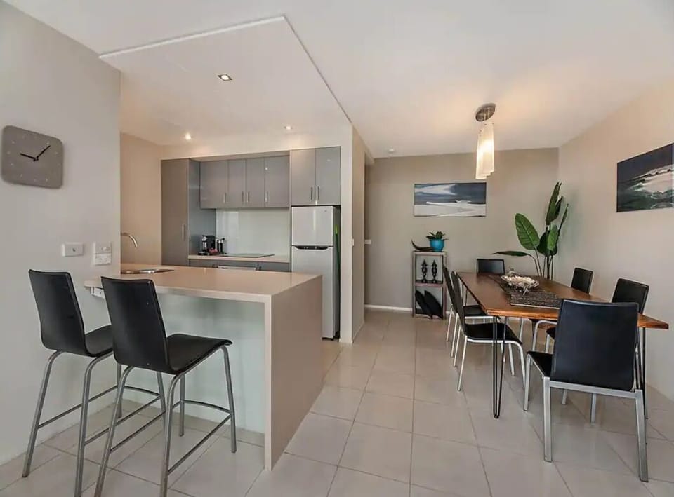 Breakfast bar, dining room and kitchen