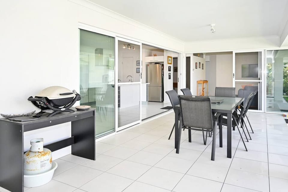 Outdoor dining and BBQ