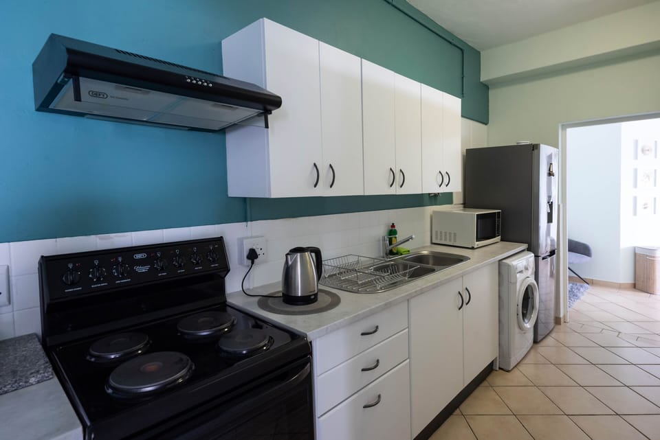 The kitchen equipped with a washing machine