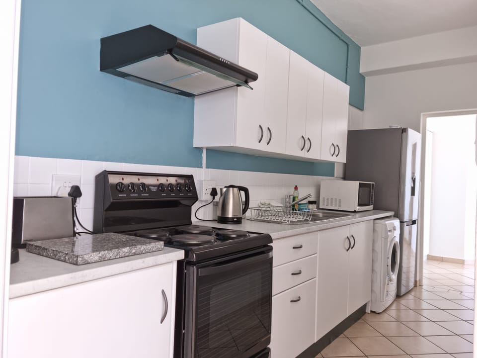 The kitchen equipped with a washing machine