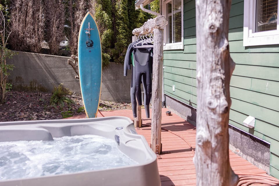 Hut tub and outdoor shower