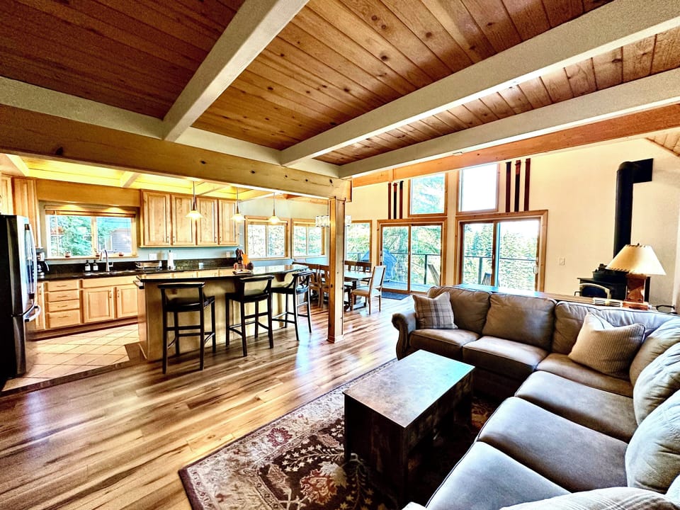 Open concept main floor living room 