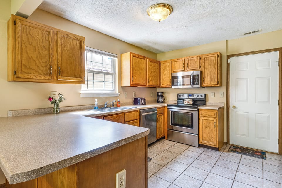 Kitchen | Cooking Basics | Coffee Maker | Paper Towels/Trash Bags Provided