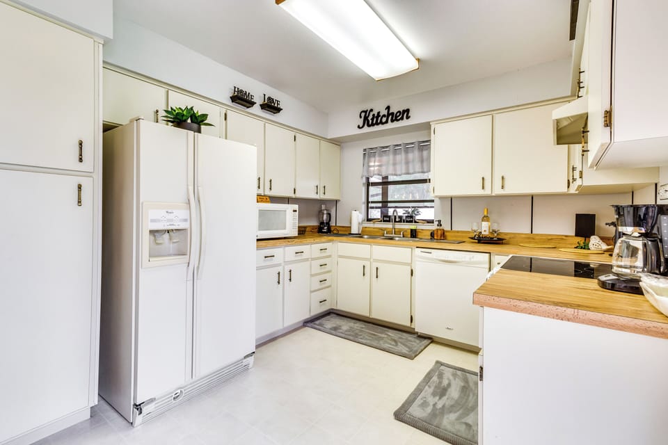 Kitchen | Coffee Maker | Dishwasher | Blender | Spices | Wine Glasses