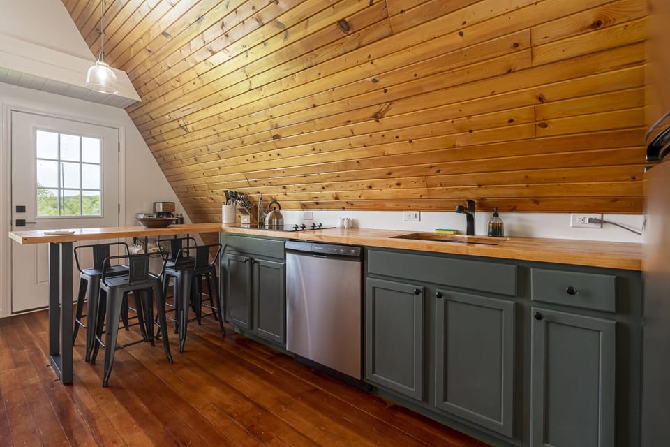 Spacious, fully equipped kitchen