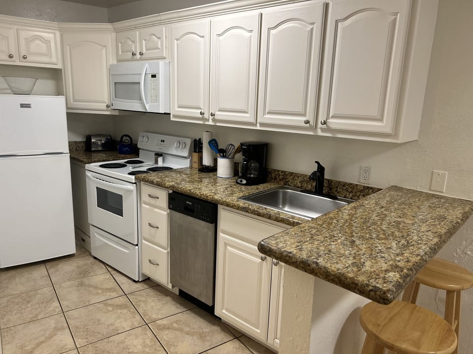 Enjoy cooking in the fully equipped kitchen.