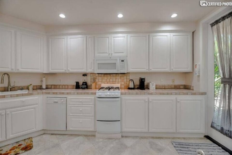Spacious Kitchen with all the