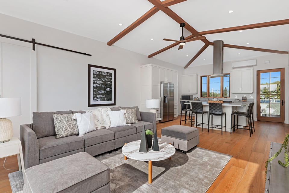 High ceilings and modern features