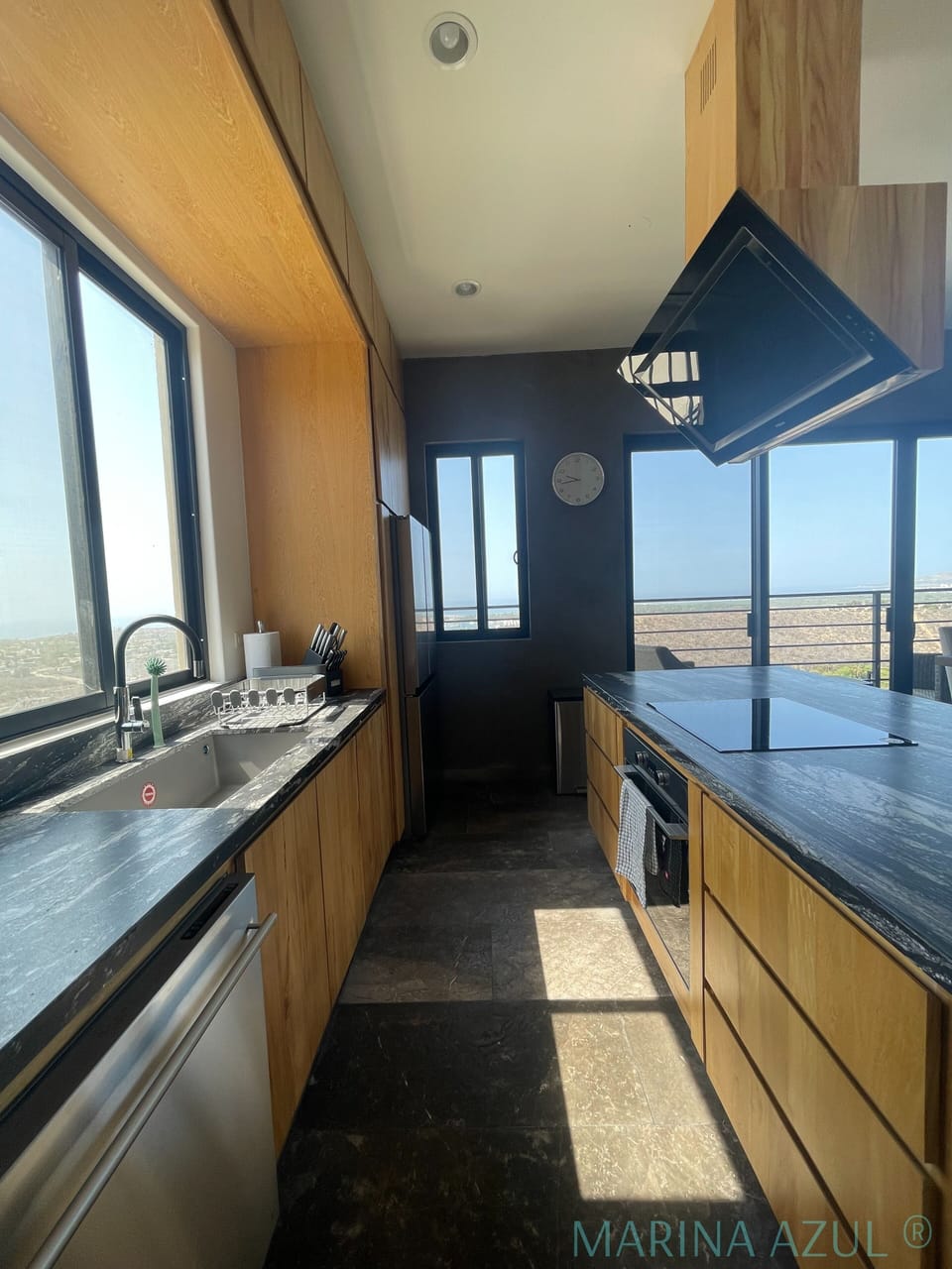 Kitchen fully equiped with top notch appliances.