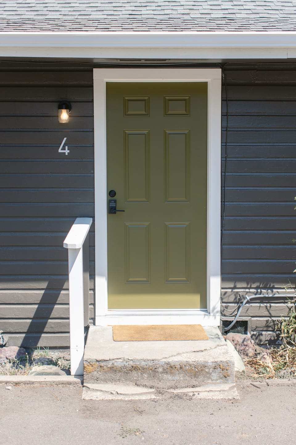 Enjoy the convenience and privacy of your very own private entrance!