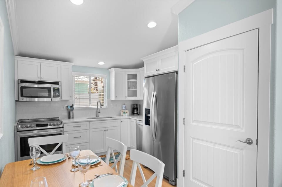 Cozy eat in kitchen