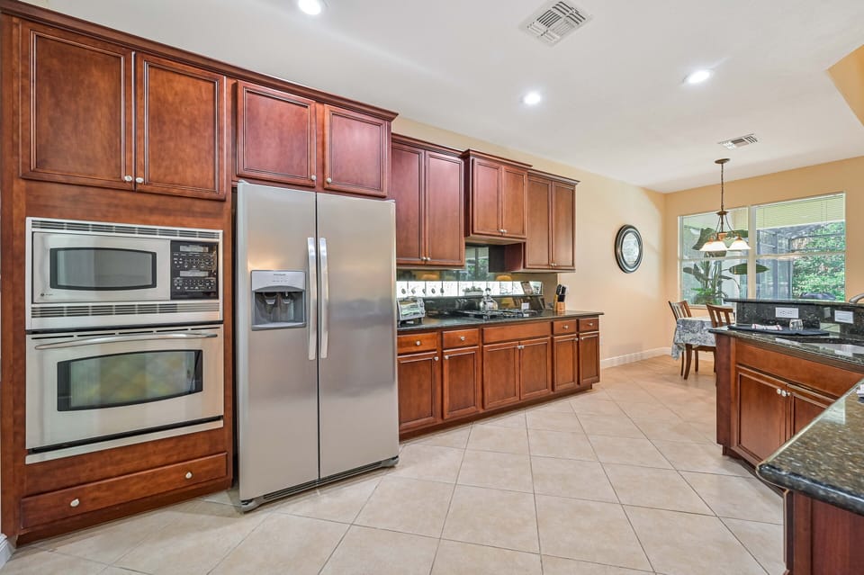 AV12731 - Fully equipped kitchen