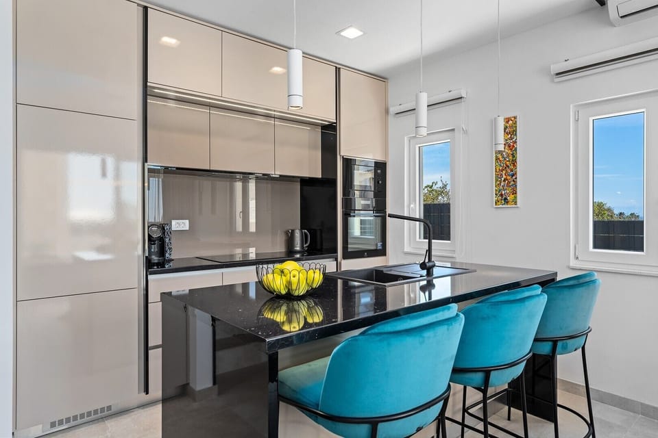 The living area and kitchen are very bright and very pleasant.