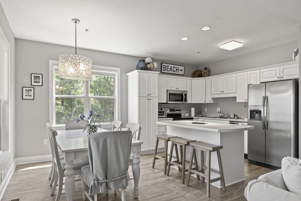 Dining & Kitchen