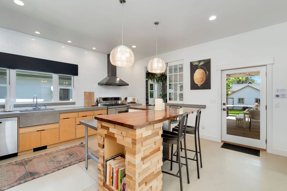 Chef's Kitchen w/ Large Island | Stainless Steel Appliances