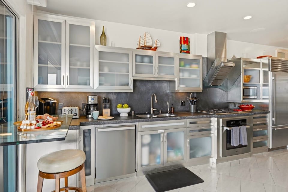 Beautifully equipped modern kitchen