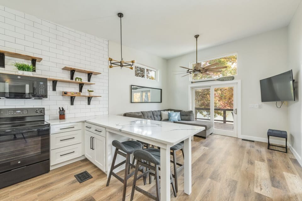 Kitchen Island & Livingroom