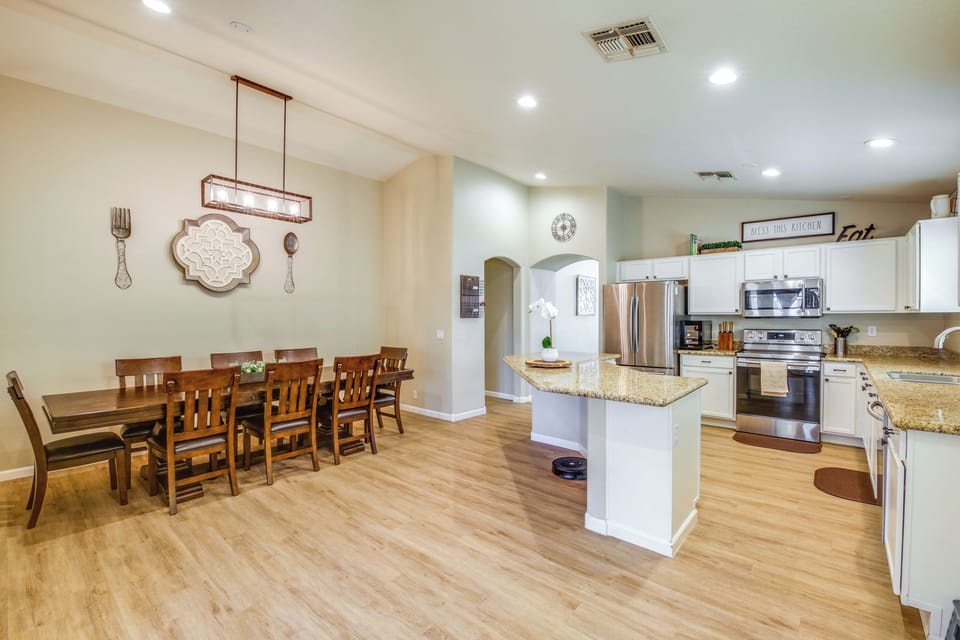 Dining Room | Free WiFi | Central A/C