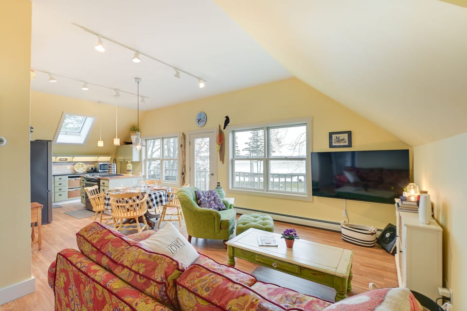 Living Room | 2nd Floor | Smart TV