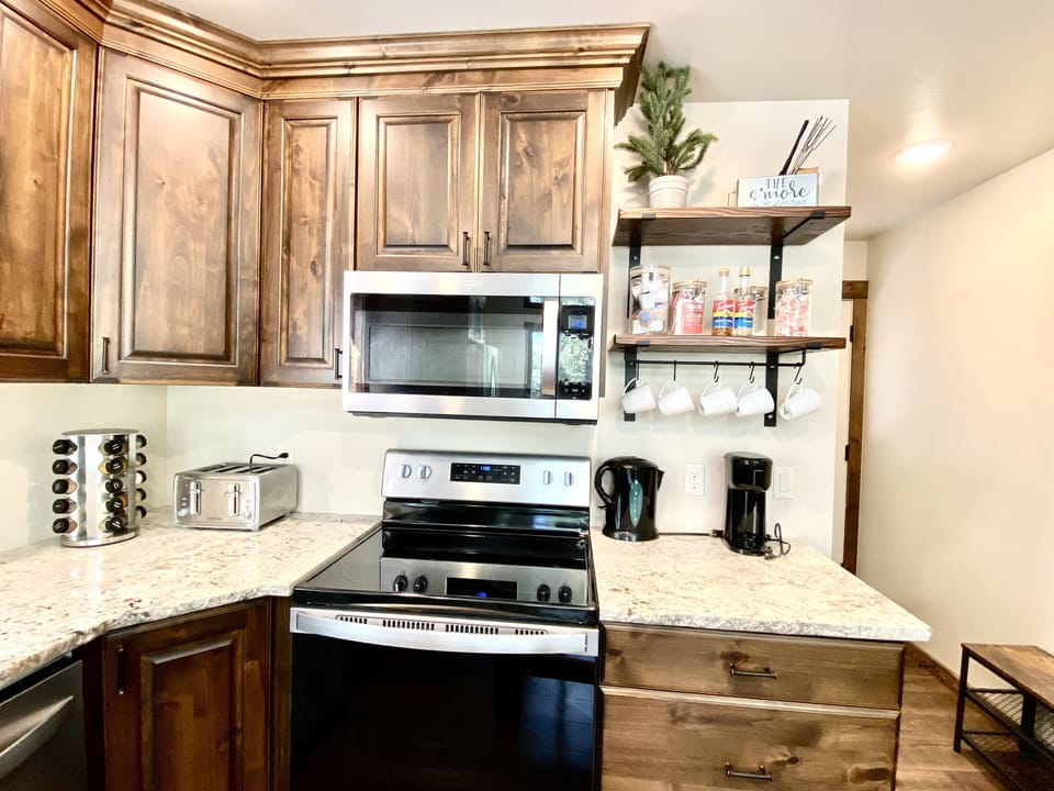 Glass Top Range & Granite Countertops in the Kitchen