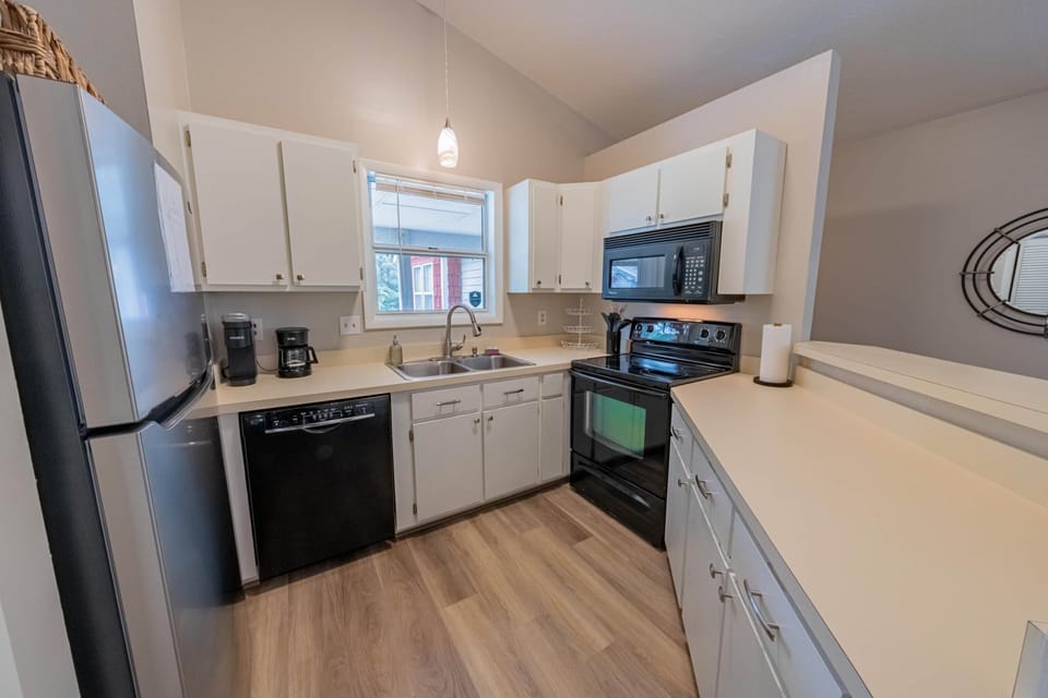 Fully stocked kitchen w/ coffee station incl. both Keurig and standard coffee maker