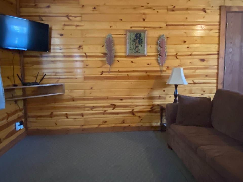 Cabin 4 - sitting area