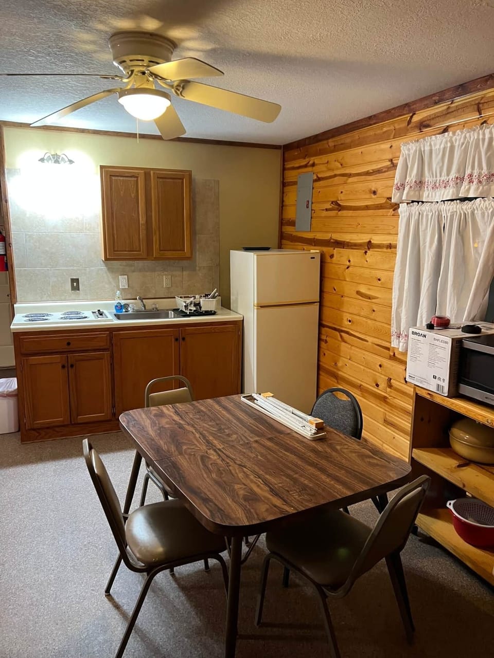 Cabin 5 - kitchen