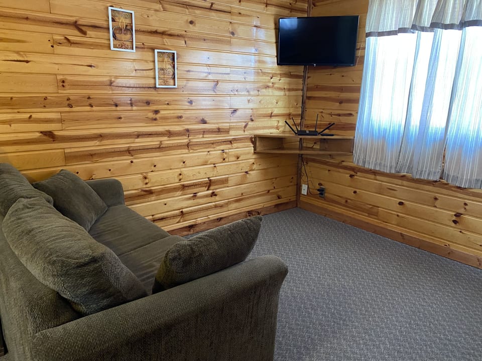 Cabin 5 - sitting area