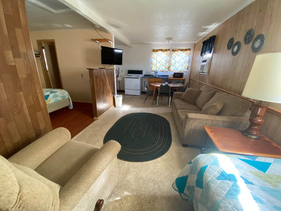 Cabin 6 - sitting area