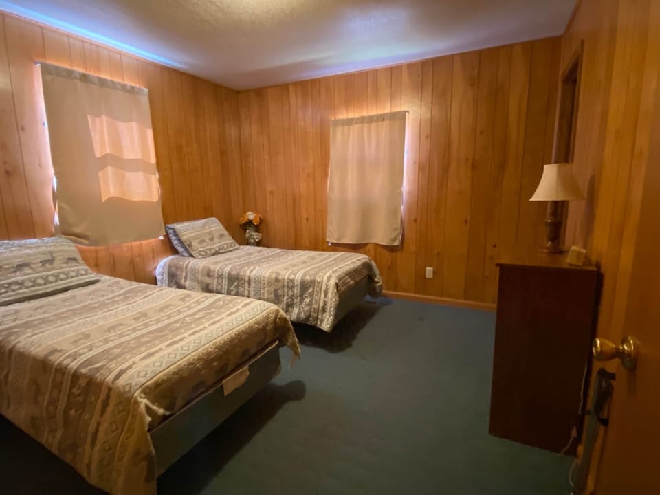 Cabin 12 - bedroom 2