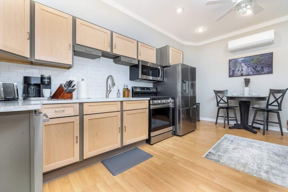 Full Kitchen 