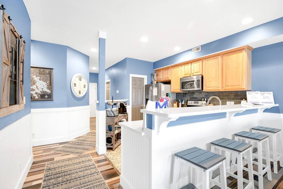 Kitchen bar seating