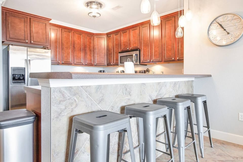 Kitchen bar seating
