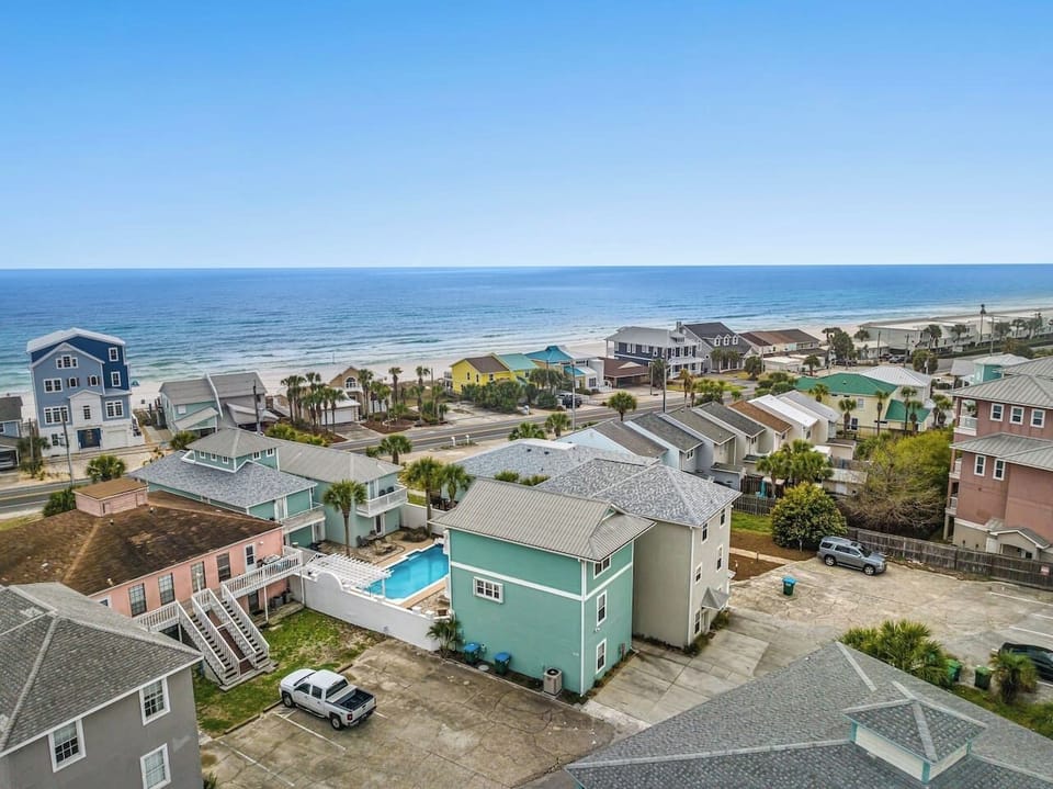 Beach access is right through the courtyard and directly across the street! Could not get any closer!!