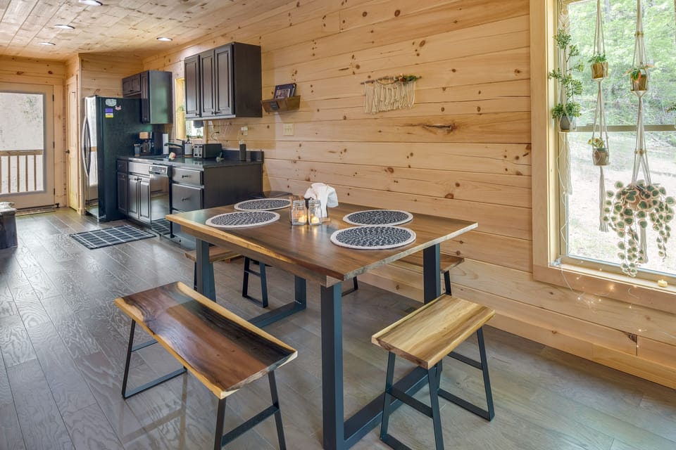 Dining Table | Dishware/Flatware Provided