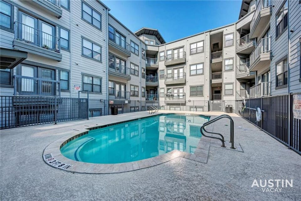 Shared pool in the middle of the complex
