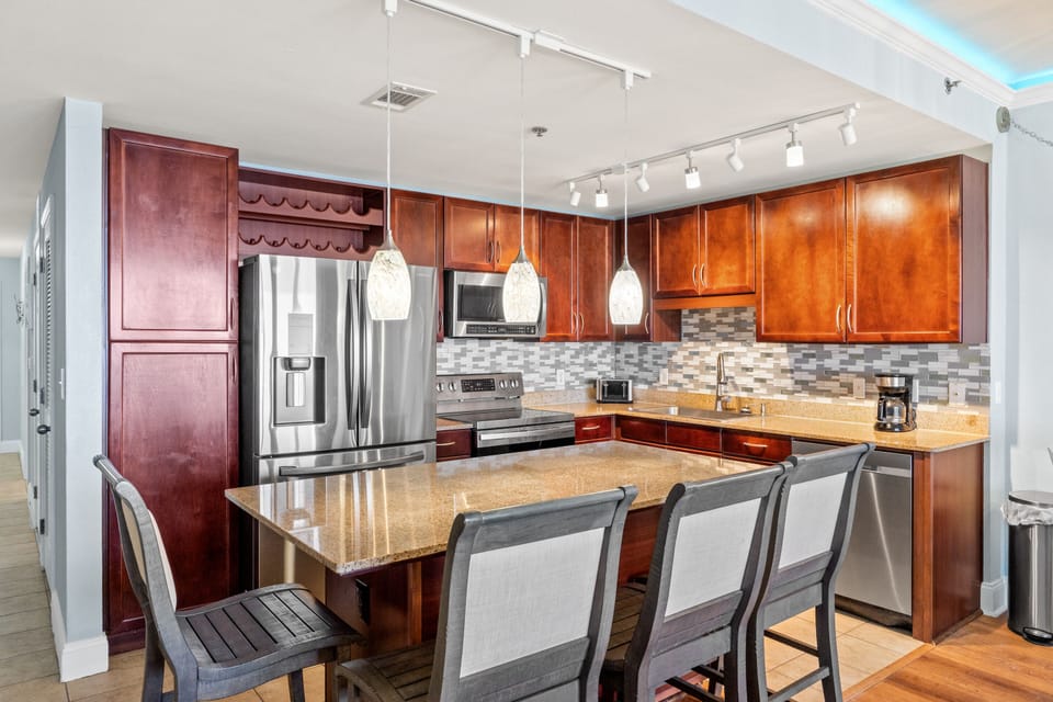 Kitchen with Breakfast Bar