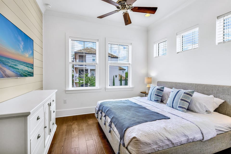 2nd Floor - King Suite w/ Private Bathroom