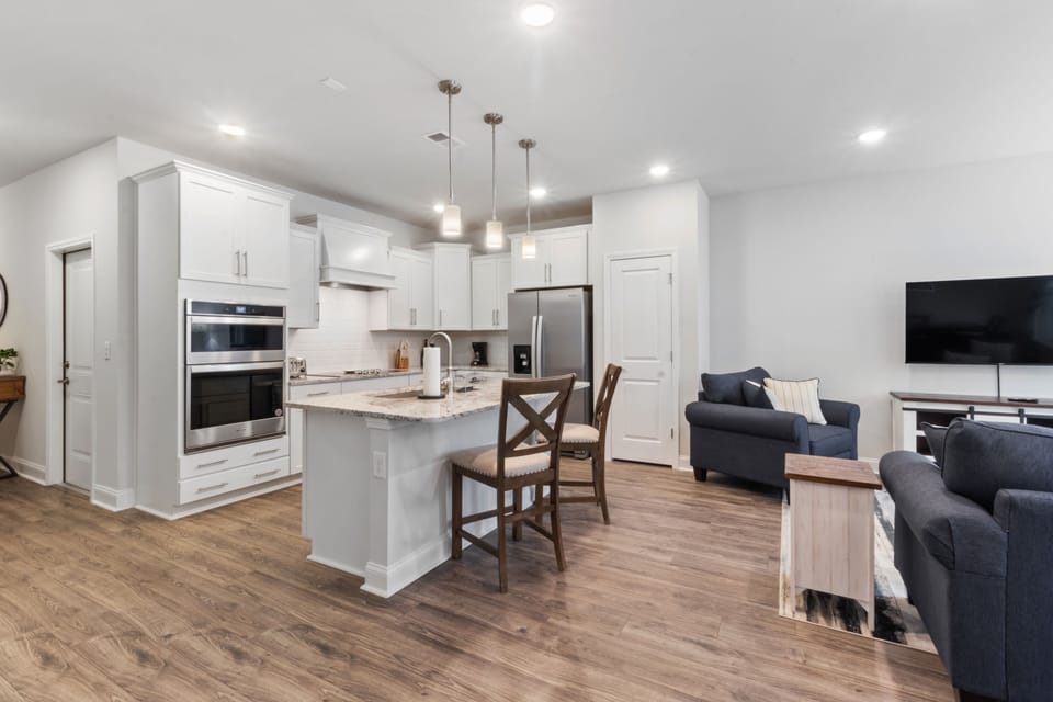 Kitchen/Living Room Area