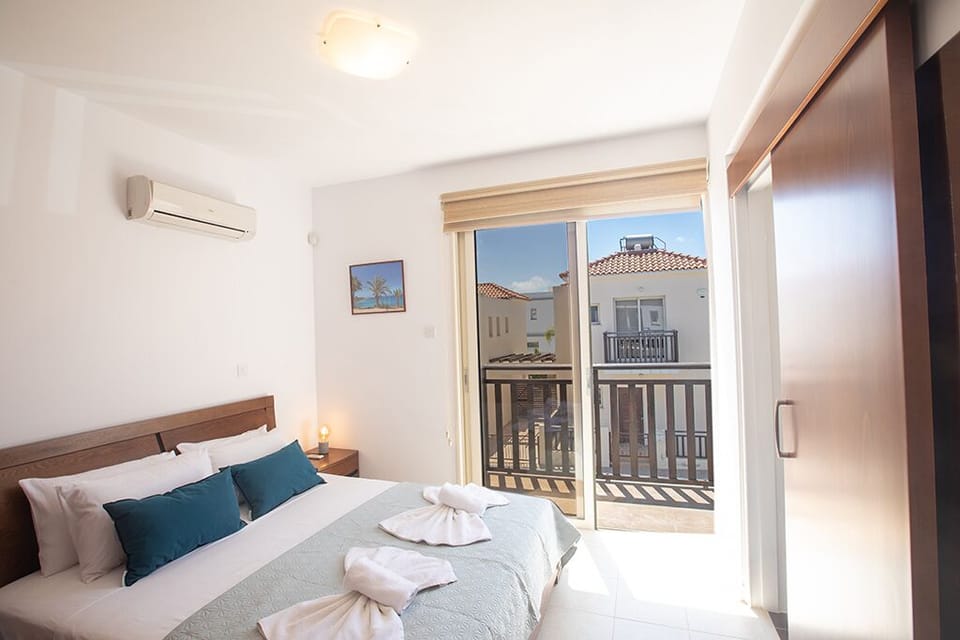 Master Bedroom with en suite bathroom, double bed and balcony