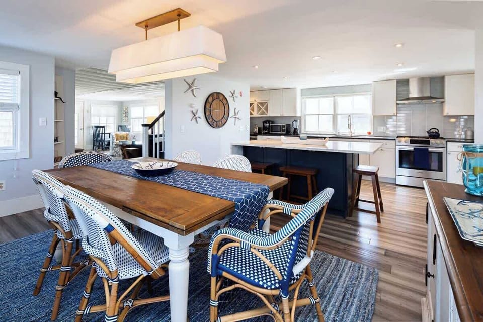Fully remodeled gourmet kitchen with dining for 8 