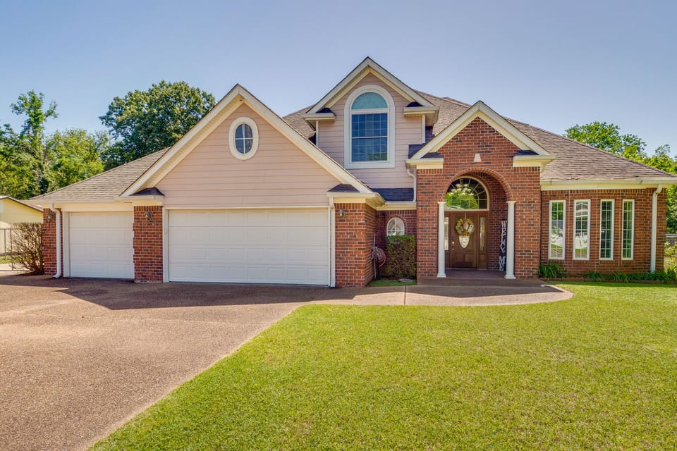 Natchez Vacation Rental | 5BR | 3.5BA | Stairs Required to Access