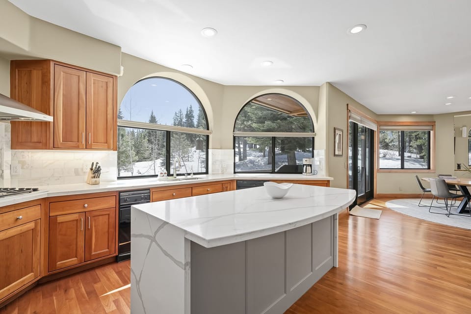 Kitchen area: Hilltop Manor in Tahoe Donner