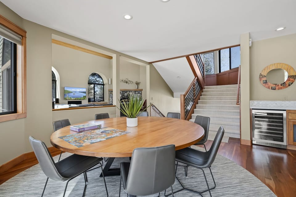 Dining Table: Hilltop Manor in Tahoe Donner