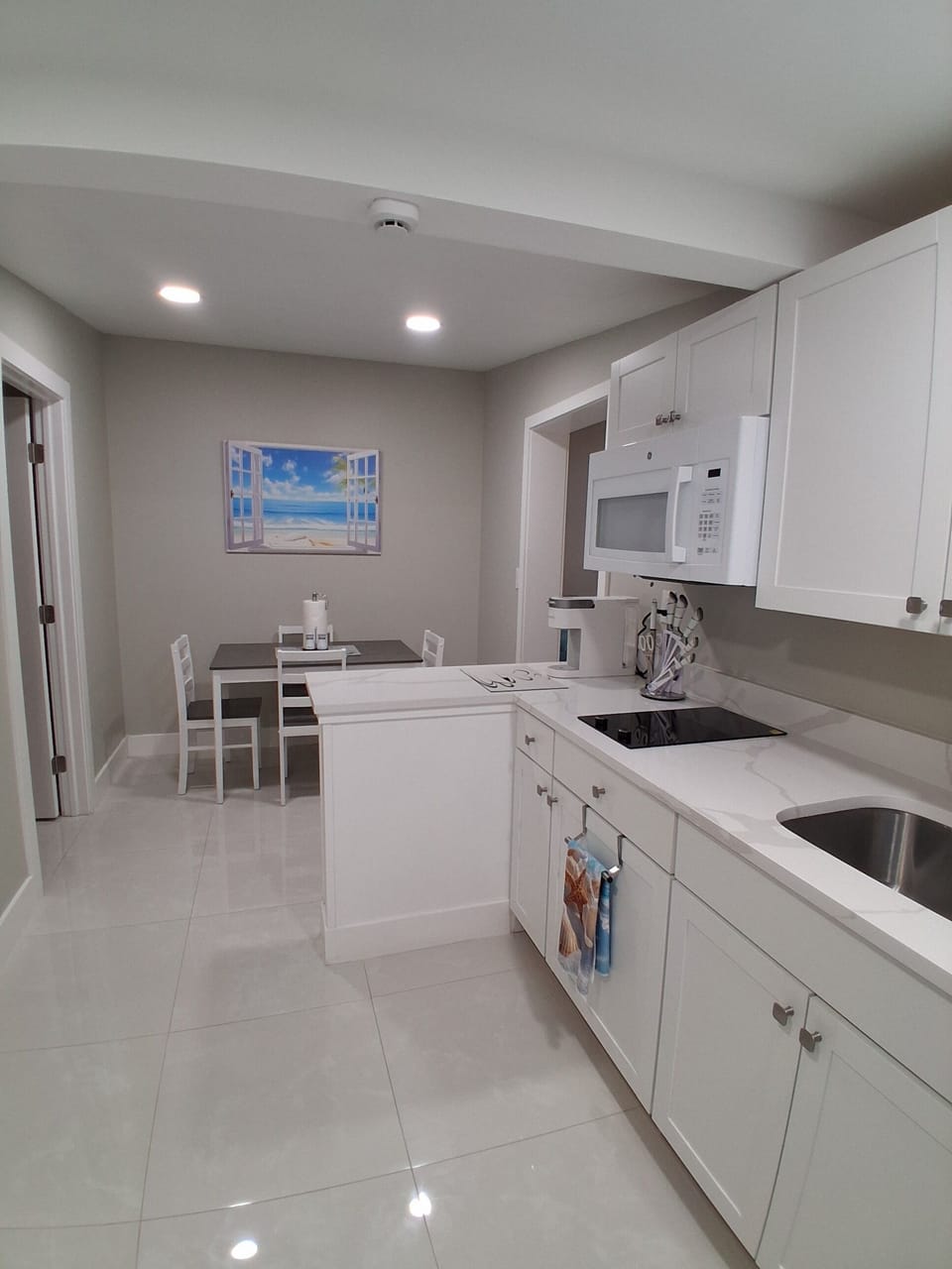 KITCHENETTE AND DINNETTE